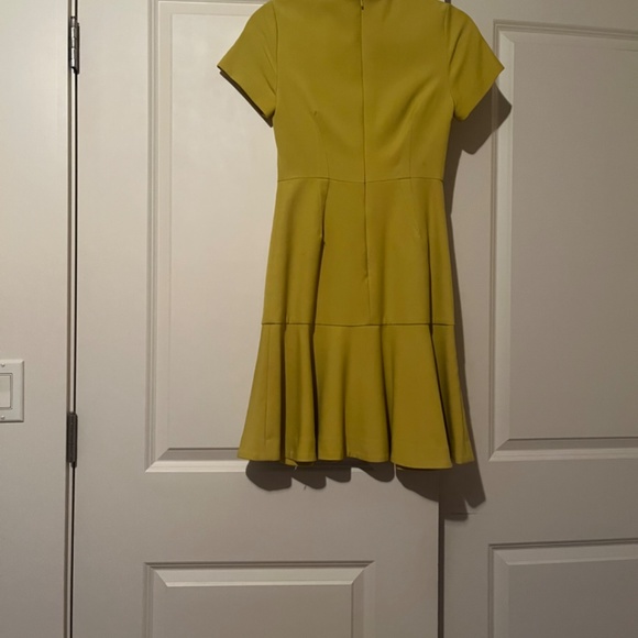 LIKE NEW: YELLOW DRESS - Picture 5 of 12